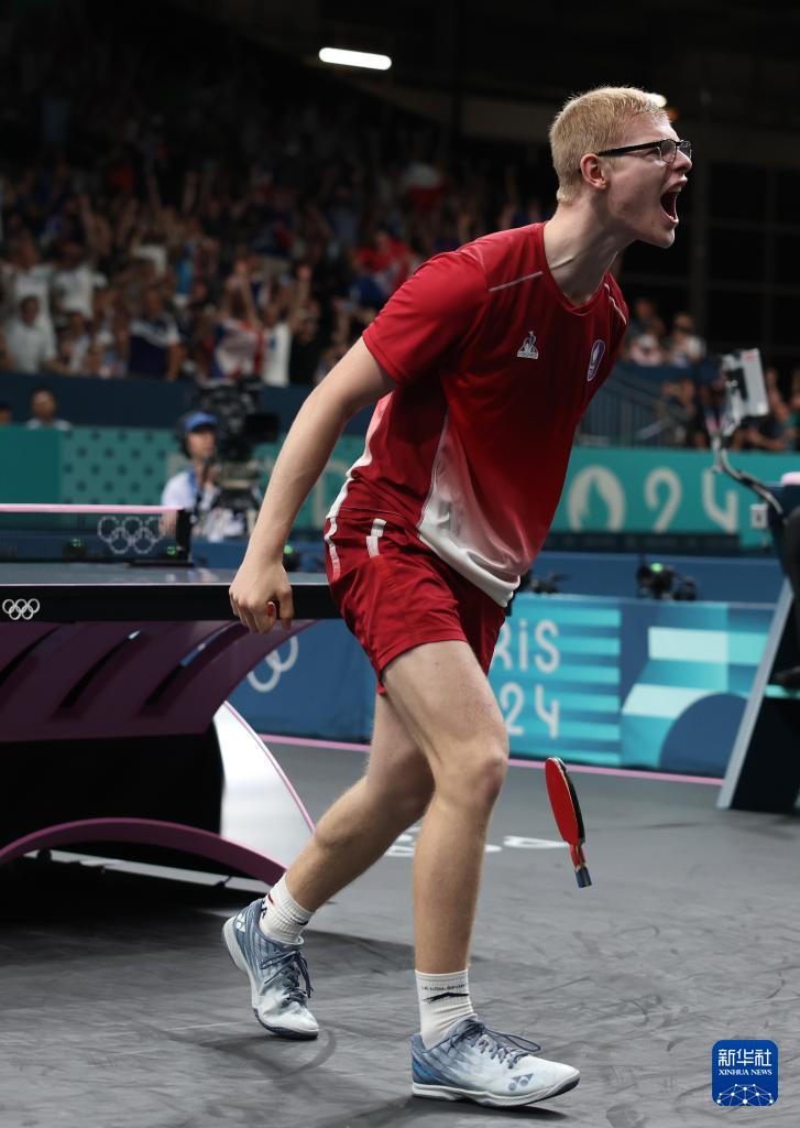 荣耀所束缚 荣耀所束缚