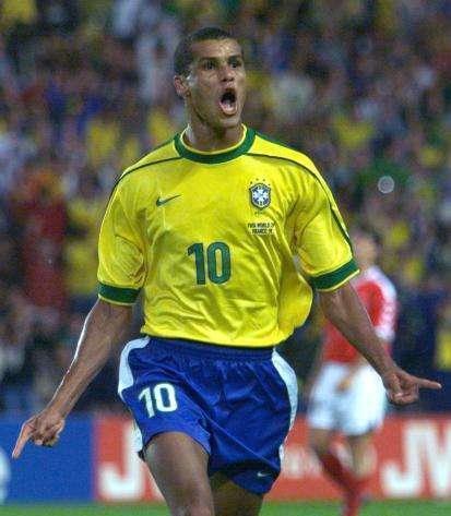 展示了年轻 展示了年轻