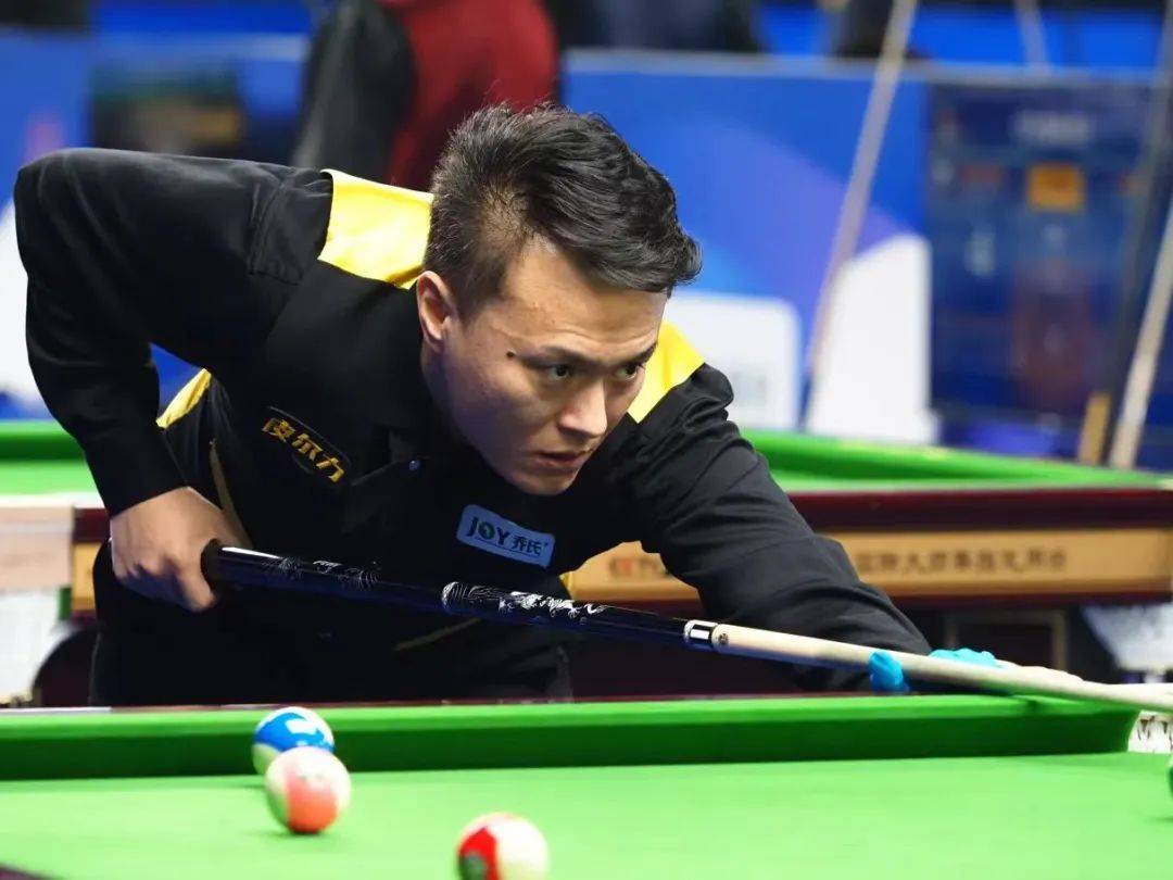 在禁區和接 在禁區和接