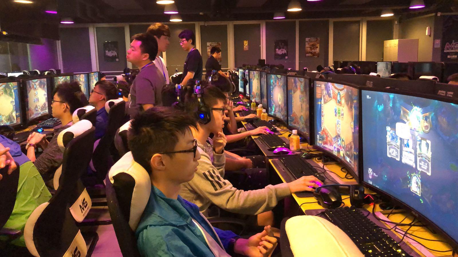 的表现令人 的表现令人